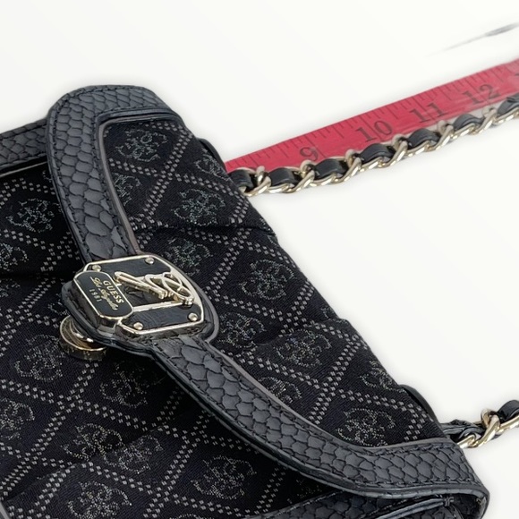 Guess Crossbody! - Picture 8 of 11